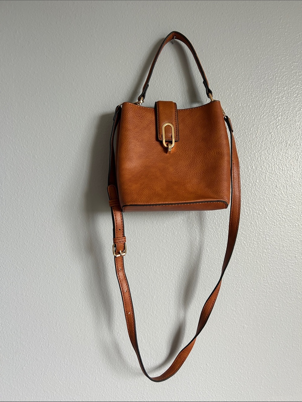 Classic Tan Faux Leather Bucket Bag/Gold Hardware